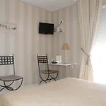 Hotel De L'avenue 2*