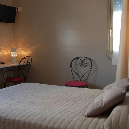 Hotel De L'avenue Saintes