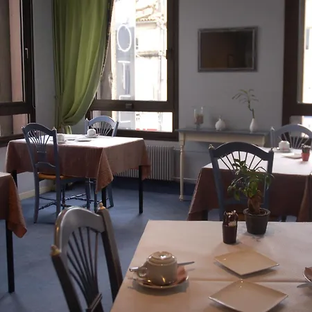 De L'avenue Hotel Saintes