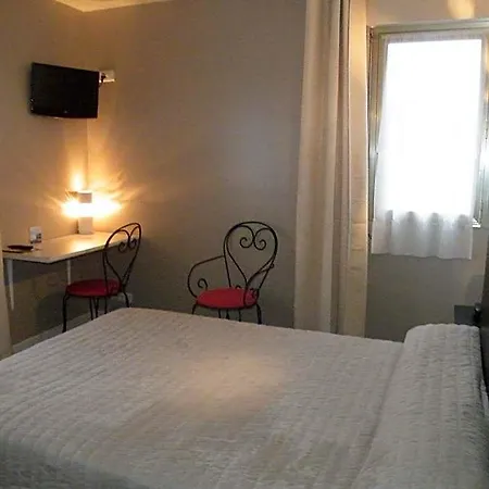 Hotel De L'avenue Saintes