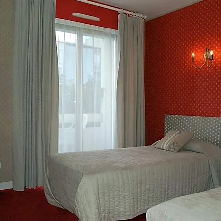 Hotel De L'avenue 2*