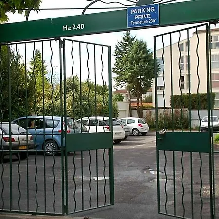 De L'avenue Hotel 2*