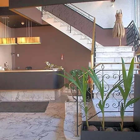 De L'avenue Hotel 2*