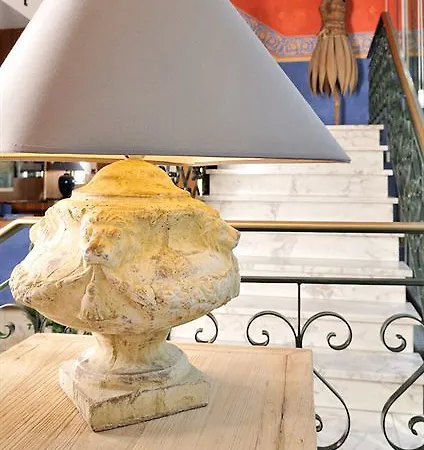 De L'avenue Hotel