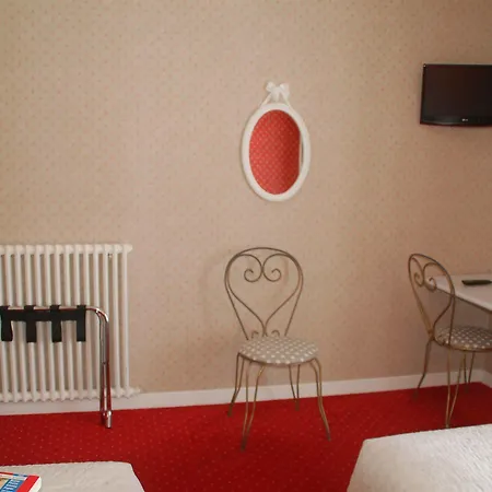 De L'avenue Hotel 2*