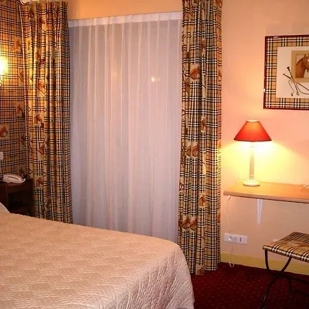 מלון De L'avenue 2*