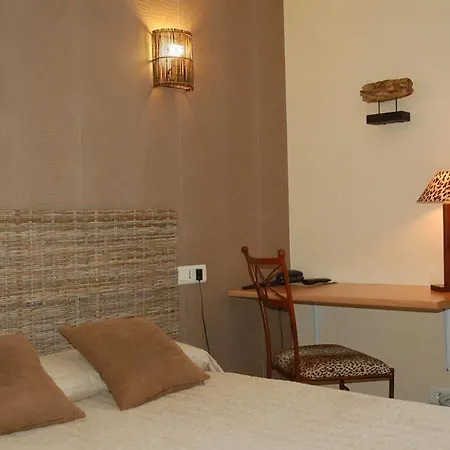 Hotel De L'avenue Saintes