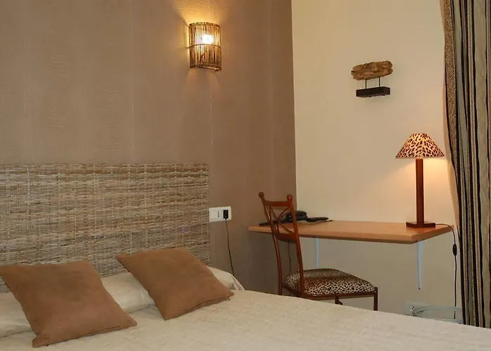 Hotel De L'avenue Saintes